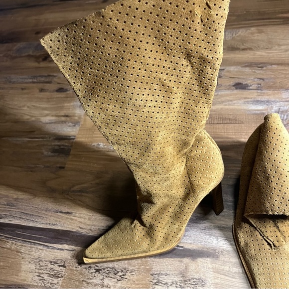 Rebels 7 women’s Boots Perforated Suede Leather Camel Square Toe Heels Wood - Picture 3 of 10